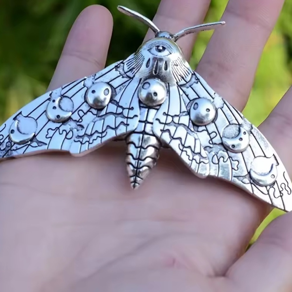 Vintage Moth Hair Clip – Gothic Silver Hair Accessory, Retro Barrette for Women - Picture 6 of 6